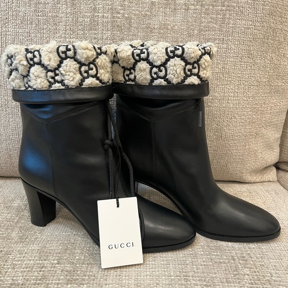 Gucci Black Heeled Boots with Cream Detailing - Picture 1 of 8